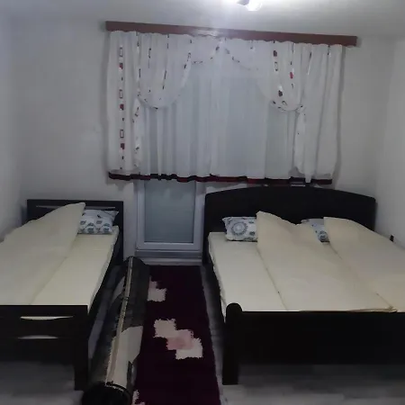 Vikendica Tarcin בית נופש